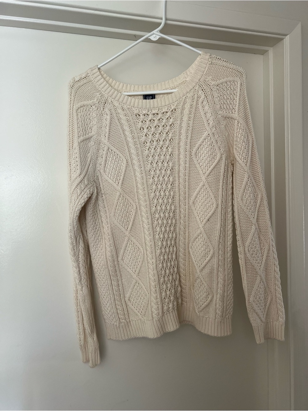 GAP Women's Ivory Cable-Knit Crewneck Sweater